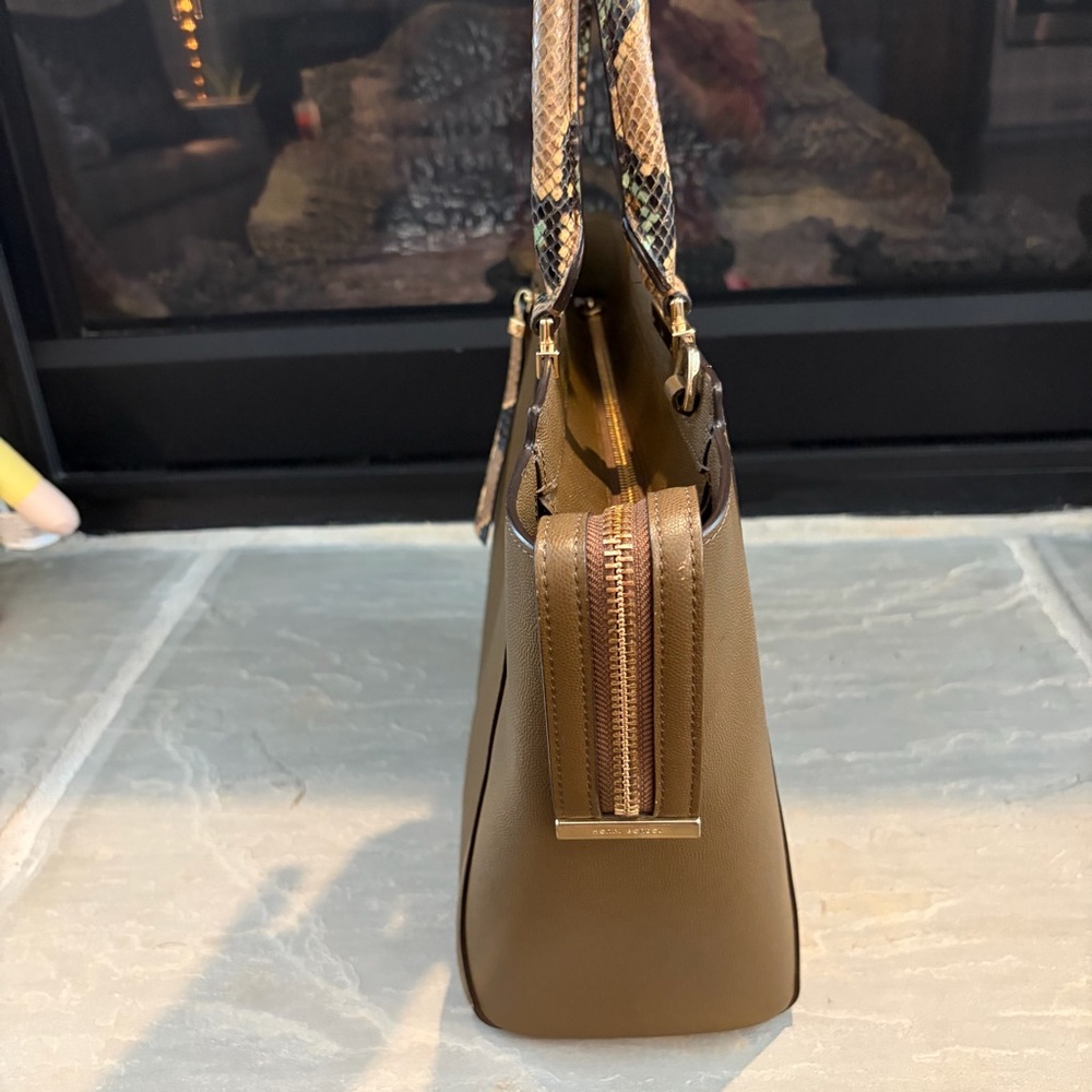 Henri Bendel RARE Large Gotham Snake Tote in Olive Brown - Picture 9 of 10